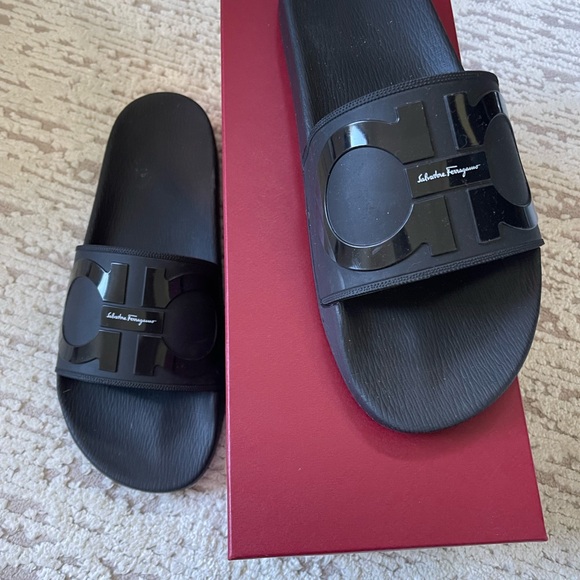 Lightly worn Ferragamo men’s slides - Picture 5 of 6
